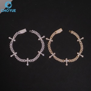 สร้อยคอเงินชุบทอง 18K แบบ Cuban Chain  วิบวับ ทนทานต่อการเปลี่ยนสี พร้อมจี้รูปกางเขนประดับเพชรโมอิสซาไนต์  สร้อยข้อมือแบบโซ่  เครื่องประดับฮิปฮอปสำหรับทุกเพศ - Product Image 3