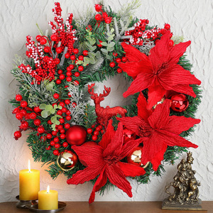 Guirlande de Noël artificielle YUELIAN de 40 cm en pin avec baies rouges, poinsettia et rennes pour la décoration intérieure et extérieure des fêtes de Noël - Product Image 3