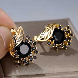 Orecchini a Perno a Forma di Foglia Traforata per Donne, Design Scintillante Nero, Gioielli Eleganti e alla Moda - Product Image 2