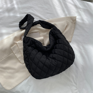 Autumn/Winter 2025 New Arrival Women's Shoulder Bag Cloud Style Casual Distinctive Large Capacity <b>Padded</b> Crossbody Bag - Product Image 3