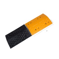 Pare-chocs de vitesse en caoutchouc robuste jaune et noir pour la réduction de vitesse sur route, allée et parking