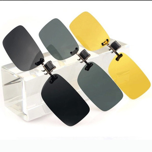 แว่นกันแดดแบบคลิปออนโพลาไรซ์น้ำหนักเบาพิเศษ เลนส์เรซิ่น UV400 ป้องกันแสงยูวีสำหรับทุกเพศ พร้อมป้องกันแสงยูวีในเวลากลางคืน - Product Image 1