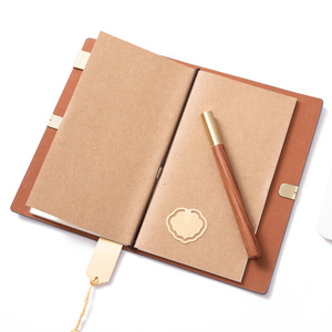 Juego de Regalo de 4 Piezas de Cuaderno de Cuero y Latón con Bolígrafo, Marcador y Medallón, Regalo Corporativo Ejecutivo con Logotipo Personalizado para Aniversario, Venta al Por Mayor - Product Image 4