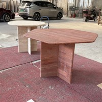 Table basse en travertin rouge naturel de luxe avec base en forme de T pour la décoration moderne du salon