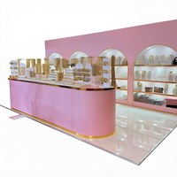 Stand d'exposition modulaire rose, comptoir d'exposition incurvé avec éclairage LED, stand de salon professionnel pour bijoux et cosmétiques