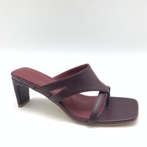 Женские модные босоножки на среднем каблуке с квадратным носком - Product Image 4