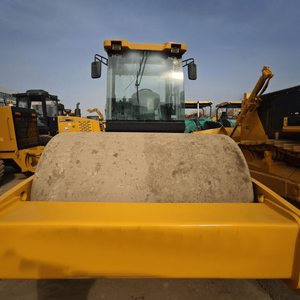 Rouleau compresseur routier de 8 tonnes, modèle XS263J, livraison directe du Shandong, avec pneus, équipe d'ingénierie, moteur étanche inclus. Pompe à roulement - Product Image 2