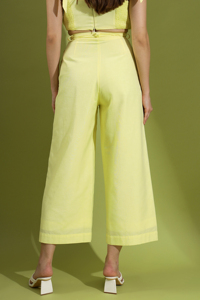 Pantalon large jaune citron pour femme avec détails en dentelle florale, taille haute, élégant et décontracté, idéal pour le bureau et les soirées - Product Image 4