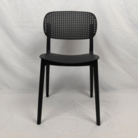 Chaise de salle à manger empilable en plastique polypropylène à trou arrière Chaise de restaurant PP Chaise d'extérieur pour jardin et balcon