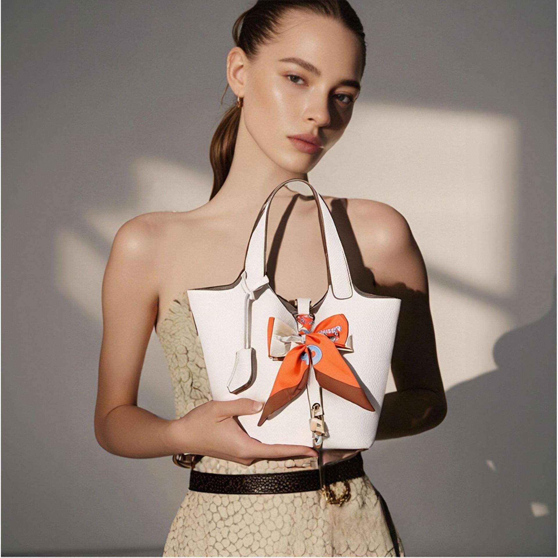 J632 สีขาวนวล + ผ้าพันคอ