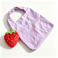 Nouveau design porte-clés en peluche fraise avec sac de courses pliable – Porte-clés fraise en peluche mignon avec sac à main, un best-seller