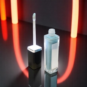 Tubo de brillo de labios LED de moda mate negro - Product Image 1