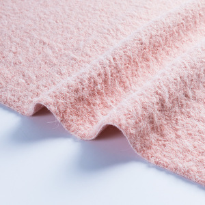 Nhà Máy Trực Tiếp 100% Polyester Bỏng Ngô Vải Dày Ấm Lông Thú Sang Trọng Cho Giày Thời Trang Ném Gối Dệt May Nhà Cô Gái Hàng May Mặc - Product Image 1