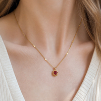Collier pendentif cercle organique multicolore en CZ - Acier inoxydable 316L, chaîne texturée martelée en or 18K PVD, 10 couleurs disponibles