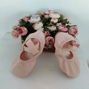 Chaussures de ballet élastiques roses 2023 avec semelle intérieure pour filles.