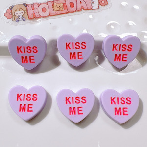 100 pièces/sac mat coeur forme Kiss Me résine breloques pour <span class=keywords><strong>Slime</strong></span> Mobile étui porte-clés bricolage artisanat décoration - Product Image 3