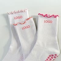 Chaussettes de yoga souples et extensibles à volants avec logo personnalisé, antidérapantes pour le barre et le pilates féminin, usage quotidien