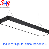 Plafonnier LED suspendu linéaire, design moderne, éclairage d'intérieur, luminaire décoratif de plafond, idéal pour un bureau