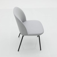 Fauteuil lounge contemporain avec dossier rembourré doux, assise large et base à quatre pieds noire pour réception d'hôtel