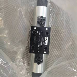Válvula Solenoide Parker D3W021CNJW 24V 350 Bar Máx. Válvula Direccional Hidráulica con Puerto de 1/4 Pulgada - Product Image 2