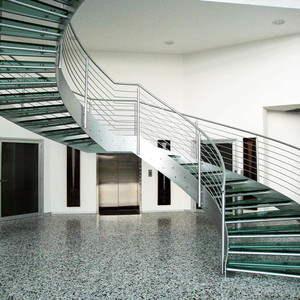 <span class=keywords><strong>Escalier</strong></span> intérieur moderne courbé avec construction en acier et bois, taille personnalisable et design écologique - Product Image 6