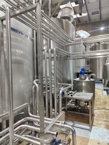 Équipement de traitement des boissons gazeuses gazeuses utilisé pour produire une variété de boissons comme les jus pétillants Soda - Product Image 3