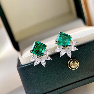 Orecchini a Perno Geometrici a Forma di Marquise Verde per Donne, Design Bicolore per Uso Quotidiano - Product Image 1