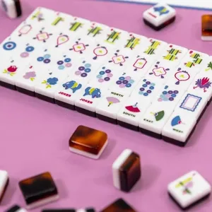 Juego de Fichas de Mahjong Americano de Bambú Ámbar con Tapete y Soportes, Diseño Ecológico de Lujo, Fichas de Mahjong Acrílicas Grabadas, Casino Low <span class=keywords><strong>Fengcai</strong></span> - Product Image 2