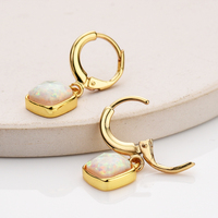 Boucles d'oreilles huggie opale synthétique pour femmes en argent sterling 925 plaqué or 18 carats Boucles d'oreilles opale cuite