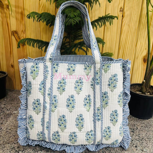 Bolso tote de algodón azul marino y blanco con volantes bordados, bolsos de hombro, bolso acolchado para mujer, bolso de mano, bolsos tote hechos a mano - Product Image 1