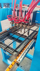 Machine de soudage par points automatique multi-têtes pour mailles, multifonctionnelle - Product Image 3
