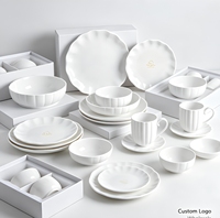 Service d'assiettes en porcelaine, style occidental, couleur unie avec incrustation dorée, compatible micro-ondes