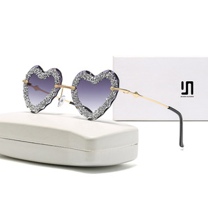 Gafas de sol de lujo con forma de corazón y diamantes de imitación para mujer, montura metálica, protección UV400, gafas de sol de moda, tipo 3, lentes negras - Product Image 4