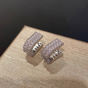 Orecchini a Cerchio a Doppia Fila a Forma di U per Donne, Design Geometrico Elegante, Gioielli di Moda per Uso Quotidiano - Product Image 3