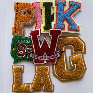 Patch brodé personnalisé de haute qualité et lettres brodées thermocollantes en tissu éponge - Product Image 1