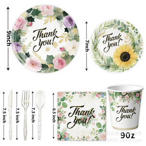 Ensemble de vaisselle et décorations florales pour fête d'anniversaire : Assiettes en carton, gobelets, serviettes, bannières, nappe - Product Image 3