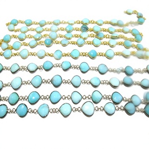 Chaîne de connecteurs en opale bleue naturelle en forme de cœur, facettée, avec serti briolette - Product Image 1