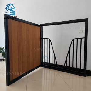 Fenêtre de grange à chevaux de haute qualité avec grilles en V pour bâtiments agricoles plus sûrs Écurie équestre moderne - Product Image 3