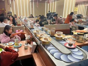 Sistema de Cinta Transportadora Automática Personalizable Shineho para Sushi, Máquina de Sushi para Restaurantes Japoneses de Alta Gama - Product Image 6