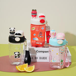 Personnage de <span class=keywords><strong>dessin</strong></span> <span class=keywords><strong>animé</strong></span> mignon 700ml tasse d'eau extérieure en plastique pour étudiants et enfants verres de sport scolaire avec autocollants de paille - Product Image 4