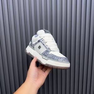 Chaussures décontractées montantes pour hommes, style streetwear, gris et blanc, à bout ouvert, semelle épaisse, avec empeigne en toile à motifs et fermeture auto-agrippante - Product Image 4