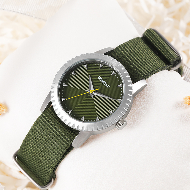 2023 Luxury Stainless Steel Women's Sports Waterproof Watch Simple Quartz Movement with 18mm Band Width Expensive Solar Watch