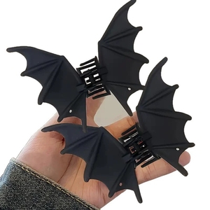 2025 Halloween pinza per capelli opaca per capelli grandi ali di pipistrello smerigliato a mano rosso bianco in lega nera grande accessori per capelli fermaglio in metallo - Product Image 5