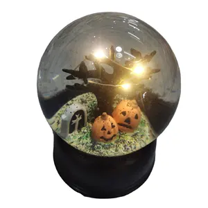 2024 nouvelle boule à neige personnalisée créative Halloween boule à neige avec base noire, globe d'eau Led