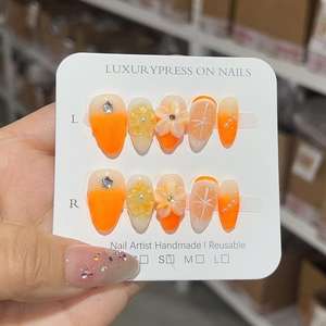 Lot <span class=keywords><strong>de</strong></span> 10 <span class=keywords><strong>Faux</strong></span> <span class=keywords><strong>Ongles</strong></span> Faits <span class=keywords><strong>à</strong></span> la Main en Acrylique, Style Français Amande avec Fleurs 3D, Press-On pour Application sur Doigts, Vente en Gros - Product Image 2