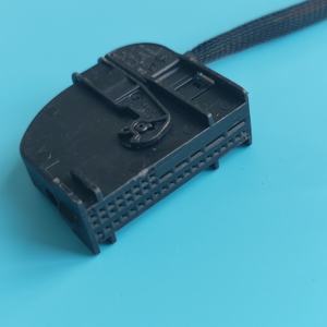 2006สำหรับ BMW E90 325i ปลั๊ก FCI 691364806 D-Sub 25ขาตัวเชื่อมต่อ DB25ตัวเมียสายรัดสำหรับวิดีโอเสียงรถยนต์ - Product Image 5