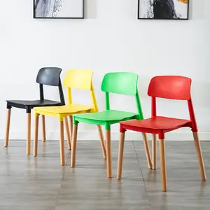 מדגם חינם מודרני עץ אוכל כיסא ריהוט ביתי זול כיסא פלסטיק עם רגלי עץ