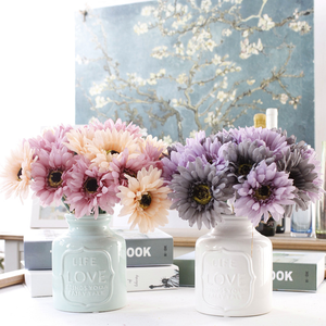 Cawell buena calidad al por mayor 7 cabezas paquete blanco Margarita artificial gerbera <span class=keywords><strong>ramo</strong></span> de flores toque real gerbera flor en florero - Product Image 2