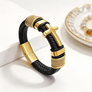 Bracciale da uomo retrò <span class=keywords><strong>in</strong></span> acciaio inossidabile a forma di croce con chiusura magnetica artigianale, cinturino <span class=keywords><strong>in</strong></span> <span class=keywords><strong>pelle</strong></span> alla moda, accessorio di tendenza - Product Image 2