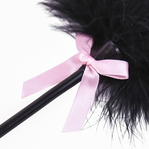 Mini Pluma Estimulante con Azoteador de PU para Juegos Previos para Adultos, BDSM, Bondage, Coqueteo - Product Image 5